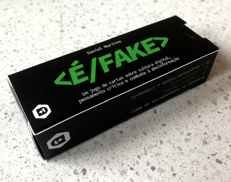 Caixa do nano jogo de tabuleiro É/Fake
